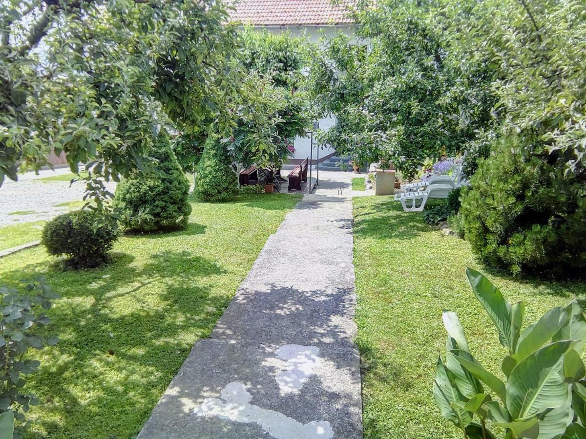 Guesthouse Pavlicic Dreznik Grad Екстер'єр фото