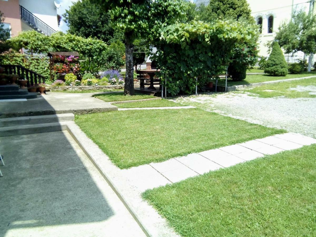 Guesthouse Pavlicic Dreznik Grad Екстер'єр фото